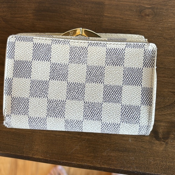 Louis Vuitton Damier Azure Kisslock Wallet - Picture 3 of 7